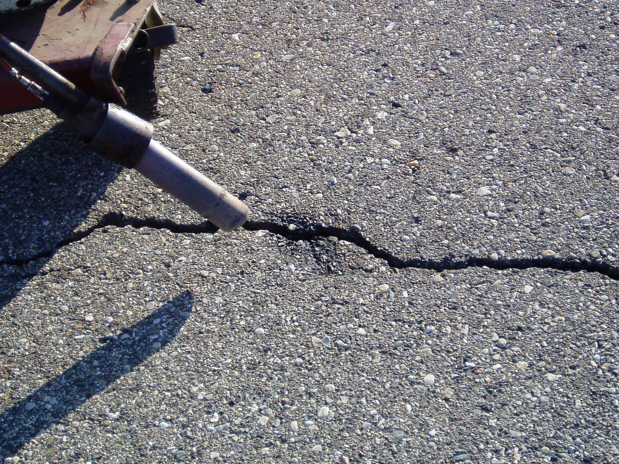 Crack Jet II: Etching cracks prior to filling them may lead to longer-lasting road repairs.